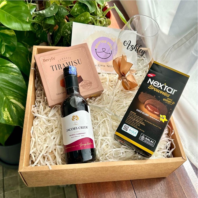 Personalised Wine Glass with Beryl Tiramisu Chocolate and Nextar Brownies (Nationwide Delivery)