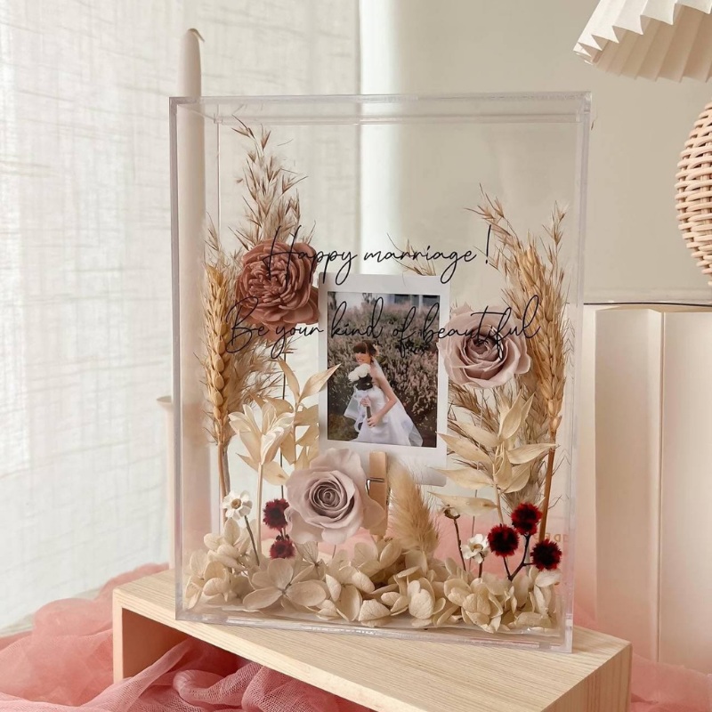 Justina Preserved Flower Frame (Klang Valley Delivery Only)