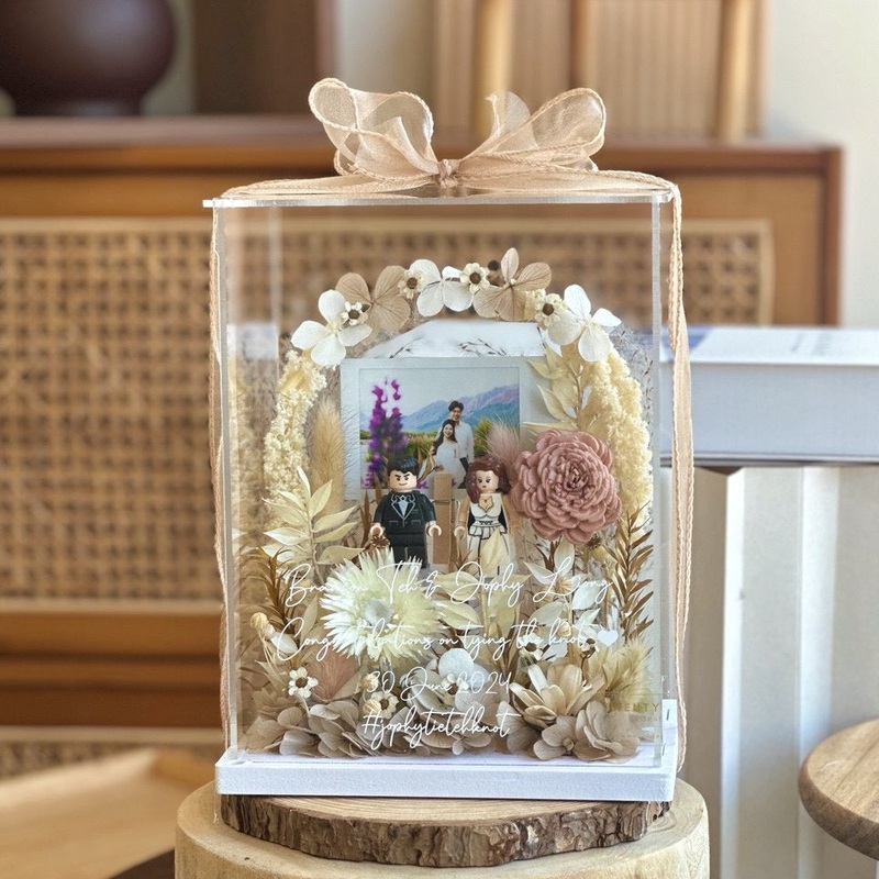 Samantha Preserved Flower Acrylic Box (Klang Valley Delivery Only)