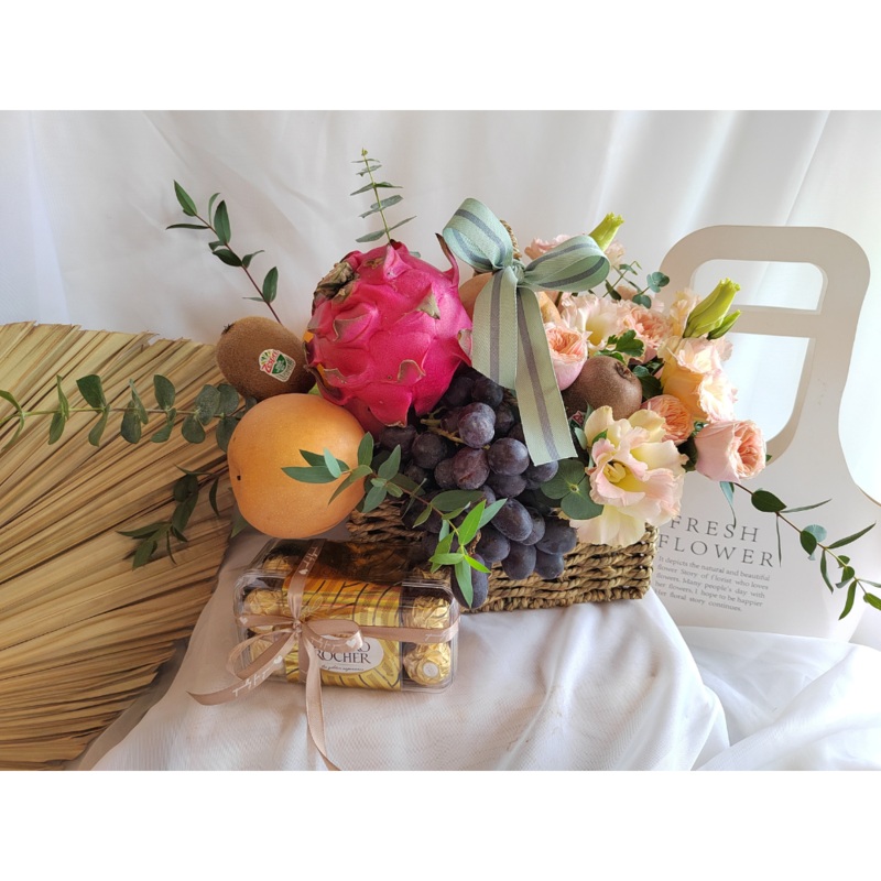 Fruits Basket with Chocolate Treat (Negeri Sembilan Delivery only)