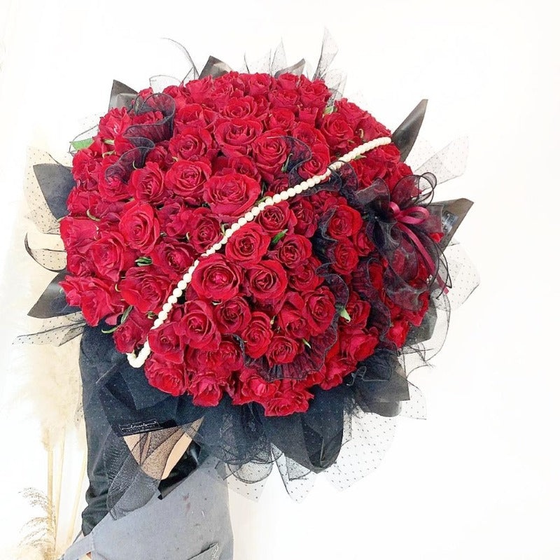 V2023 Ramona Premium Red Rose Bouquet ( Fresh Flowers )(Johor Bahru Delivery)