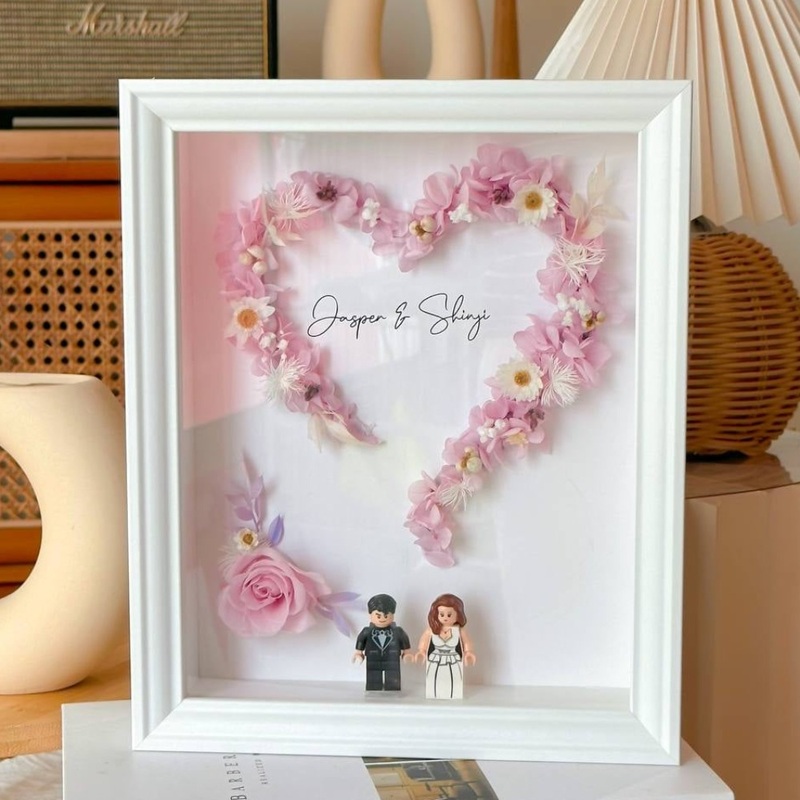 Eliana Preserved Flower Frame (Klang Valley Delivery Only)