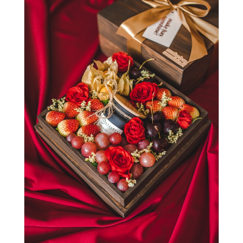Flame – A Scented Candle Wooden Gift Box (Klang Valley Delivery)