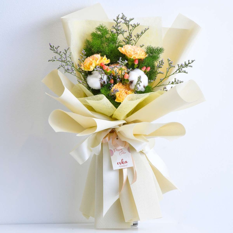 Yani Mini Fresh Flower Hand Bouquet (Klang Valley Delivery Only)