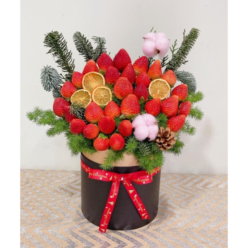 Santaberry Fresh Strawberries Christmas Box (Klang Valley Delivery)