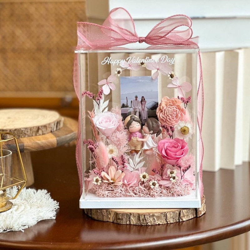 Sophia Preserved Flower Acrylic Box (Klang Valley Delivery Only)