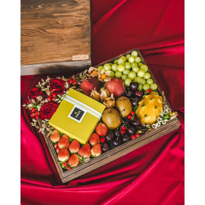 Elegance – Fruit Gift Box with Patchi Chocolate (Klang Valley Delivery)