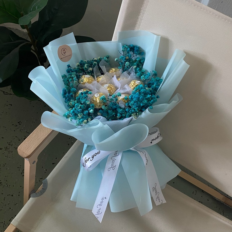 8pcs Ferrero Rocher With Preserved Baby’s Breath Bouquet (Klang Valley Delivery Only)