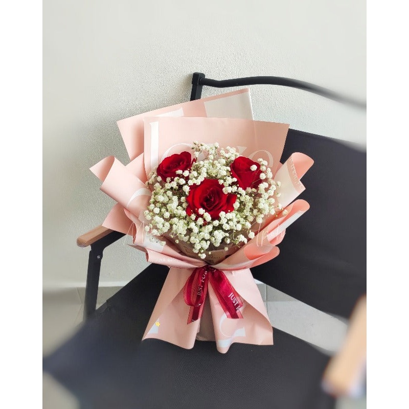 3 Fresh Red Roses With Fresh Baby Breath Bouquet (Ipoh Delivery Only)