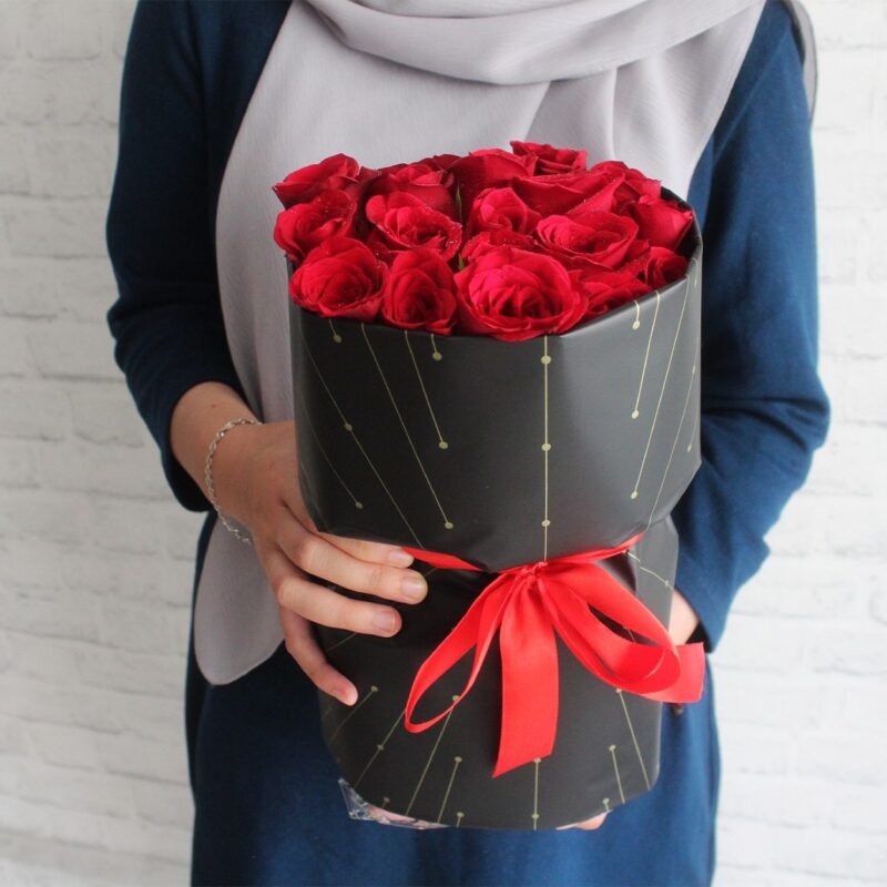 (Self pick up/Klang Valley Delivery) Darla Red Roses Hand Bouquet