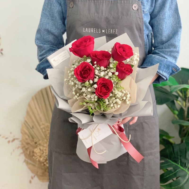 V2023  Caroline Red Rose Bouquet ( Fresh Flower ) (Johor Bahru Delivery)