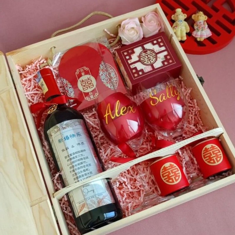 Wedding Betrothal Personalized Wine Gift Set 02 (West Malaysia Delivery Only)
