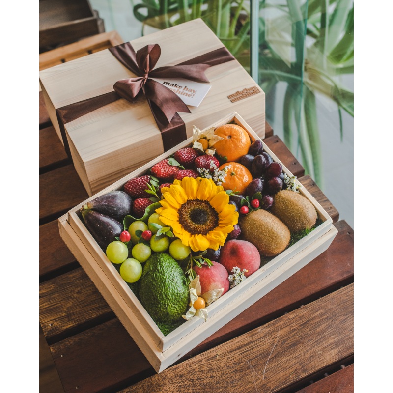 Summer Dazzle – A Keepsake Wooden Fruit Gift Box (Klang Valley Delivery)