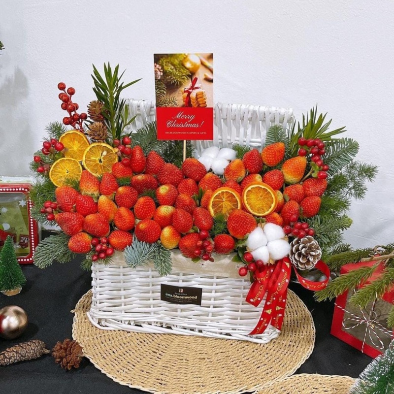 Strawberry Lover Christmas Basket (Klang Valley Delivery)
