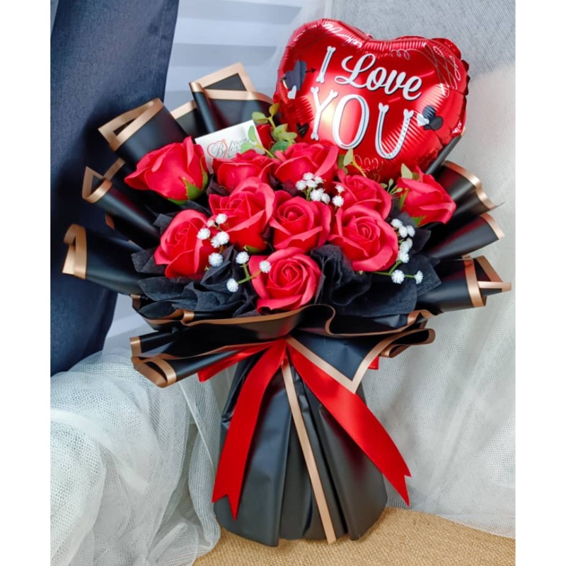 11 Stalks Soap Roses Bouquets With Balloon (Artificial Flower) | (Klang Valley Delivery Only)