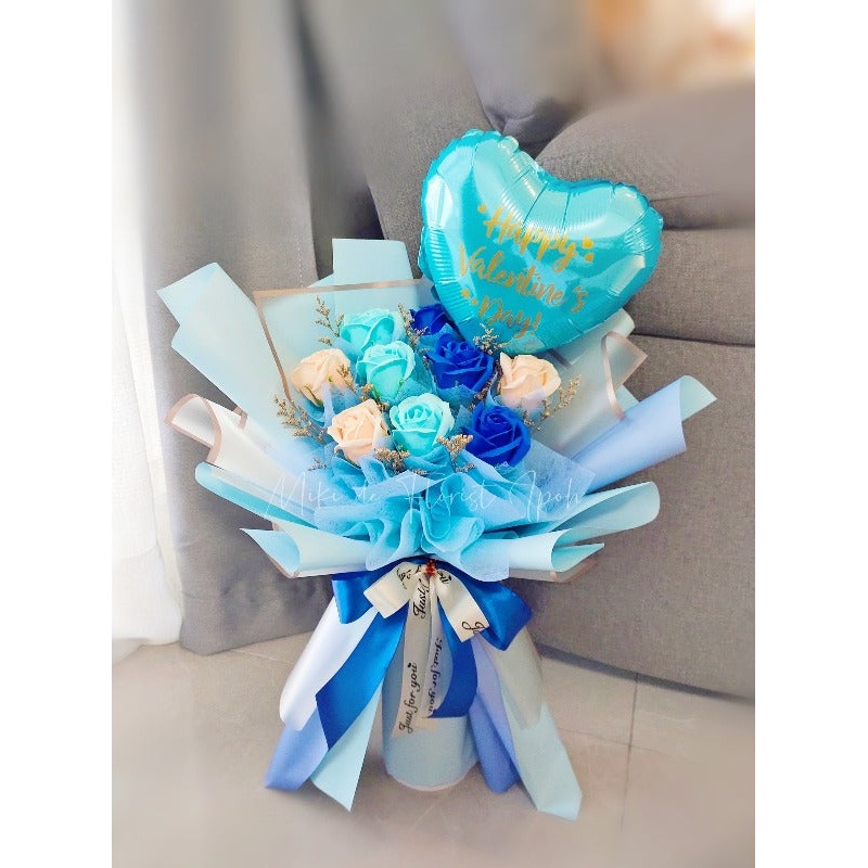 9 Soap Roses with Foil Balloon Bouquet (Ipoh Delivery Only)