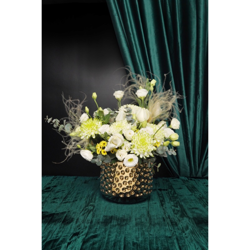 Raya Decorative White Fresh Flowers (Klang Valley Delivery)