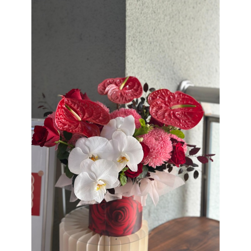 Crimson & Calm Fresh Flower Basket (Klang Valley Delivery)