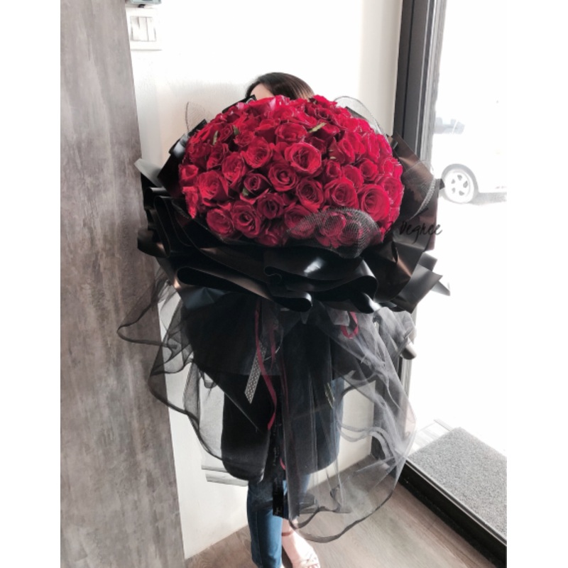 V13 – 99 Red Roses  –  Fresh Flower Bouquet