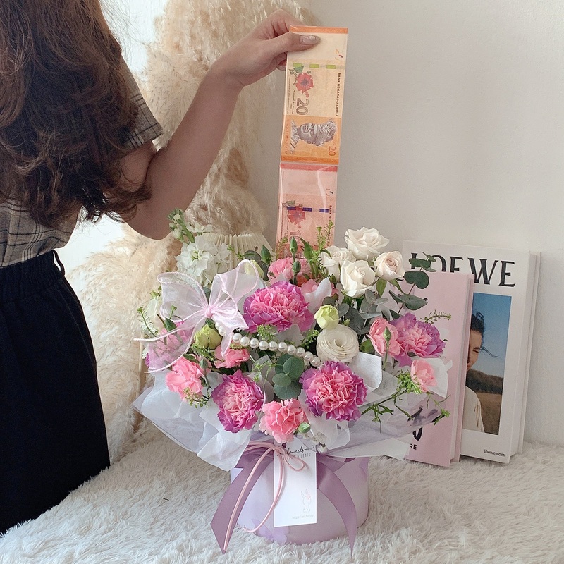 Mother’s Day 2023: Carnation Money Box (Johor Bahru Delivery Only)