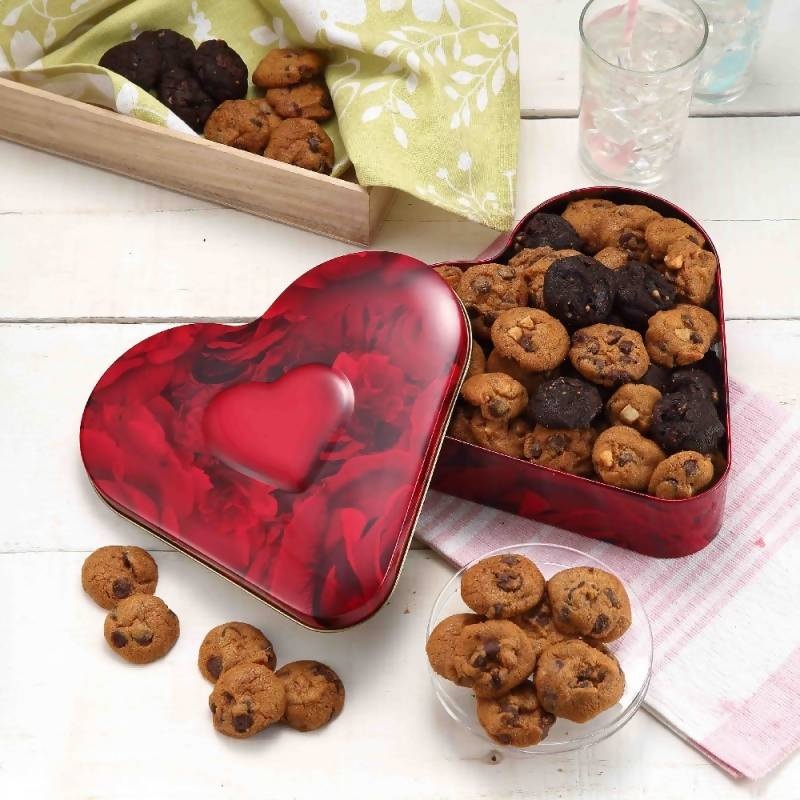 Red Heart Tin 330g|3x110g Assorted Flavours|330g Chocolate Chip Pecan|330g Chocolate Chip Macadamia|330g Double Chocolate Chip Pecan|165g Chocolate Chip Macadamia + 165g Double Chocolate Chip Pecan|165g Original Chocolate Chip + 165g Chocolate Chip Pecan|