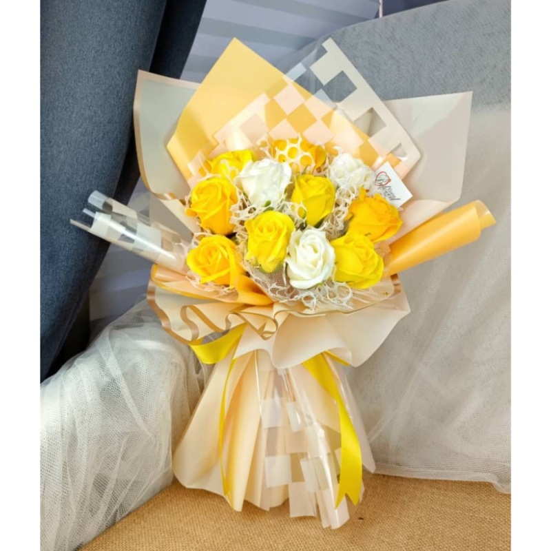 Yellow & White Soap Roses Bouquets (Artificial Flower) | (Klang Valley Delivery Only)