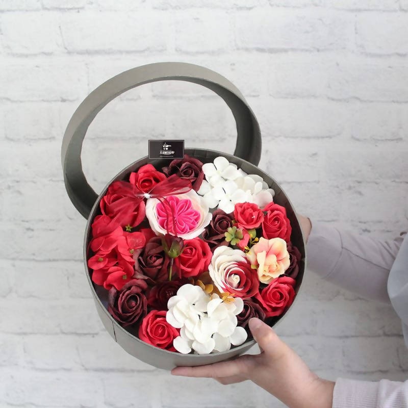 Beauty Love Flower Box (Klang Valley Delivery Only)