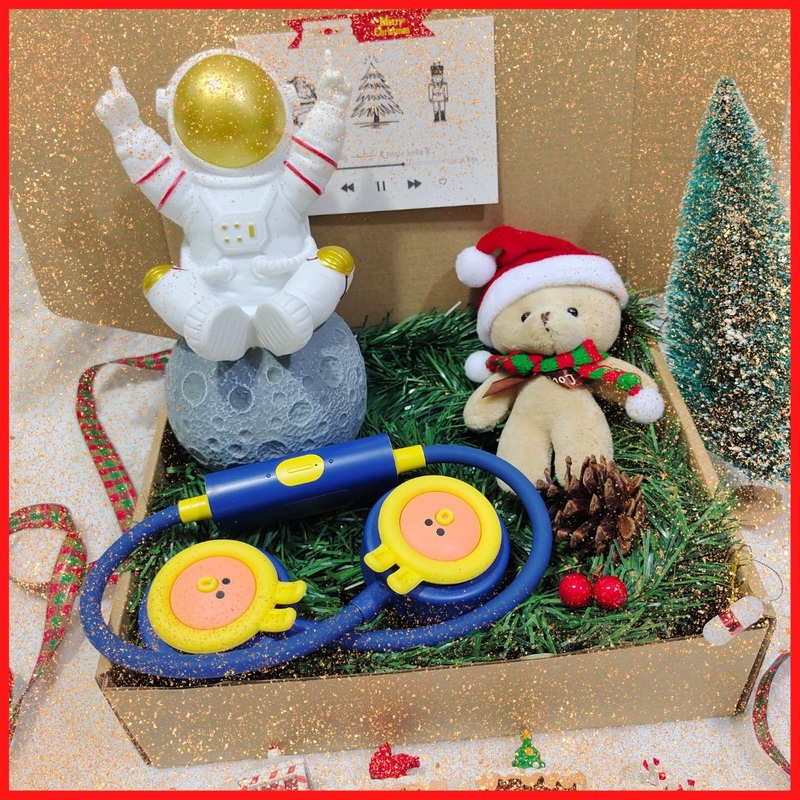 Christmas 2023 | Magical Journey Gift Box Astronaut Bluetooth Speaker / Hands Free Bladeless Neck Fan (Nationwide Delivery)