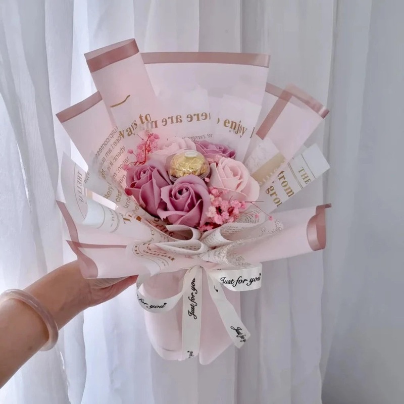 5 Stalks Soap Rose with Chocolate Bouquet (West Malaysia Delivery Only)