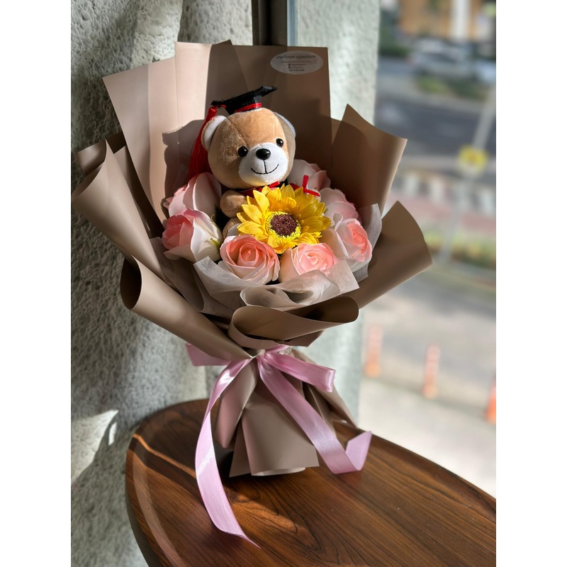 Charming Graduation Bouquet (Klang Valley Delivery)