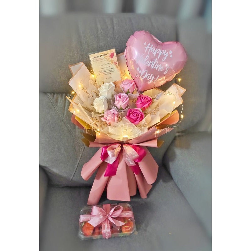 7 Soap Roses Bouquet with Premium Strawberry Box (Ipoh Delivery Only)