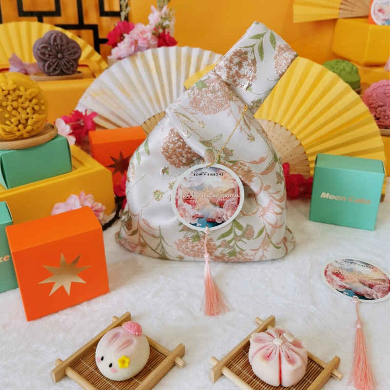Bloom [Klang Valley Delivery]|Set A: 2x Premium Baked Mooncakes|Set B: 2x Wagashi