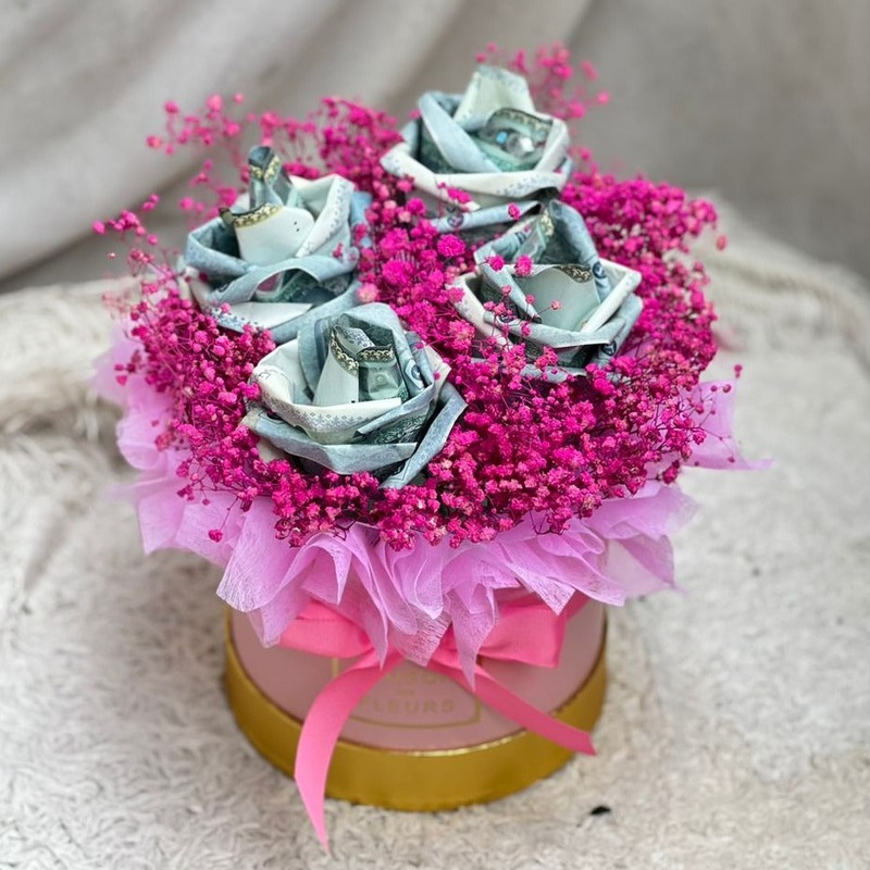 Money Rose with Baby Breath Gift Box (Pahang Delivery Only)