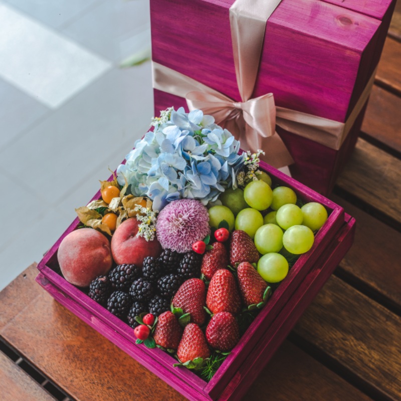 Razzmatazz – A Keepsake Wooden Fruit Gift Box (Klang Valley Delivery)