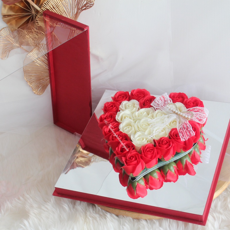 (Self pick up/Klang Valley Delivery) Stella Soap Flower in Heartshape Arcrylic Box