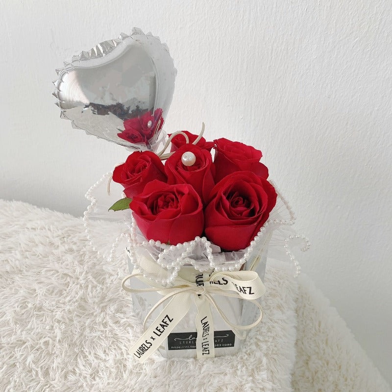 V2023 Romance Surprise Box ( Fresh Flowers ) (Johor Bahru Delivery)