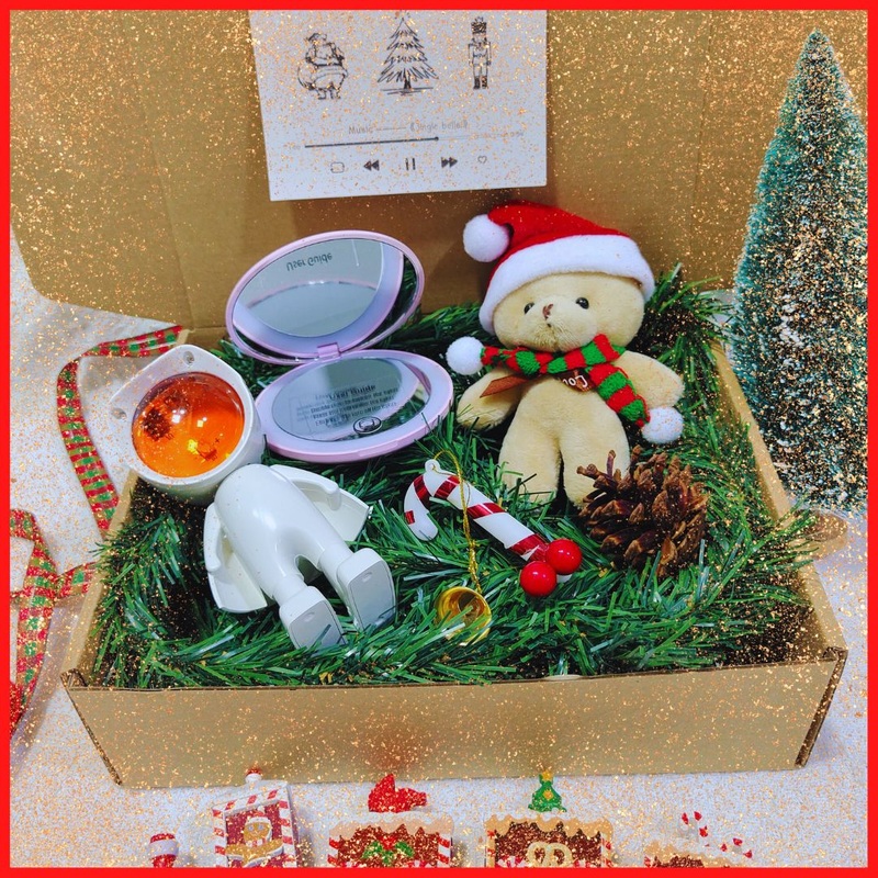 Christmas 2023 | Merry Bear Gift Box Compact Makeup Mirror / Astronaut Sunset Projection Lamp (Nationwide Delivery)