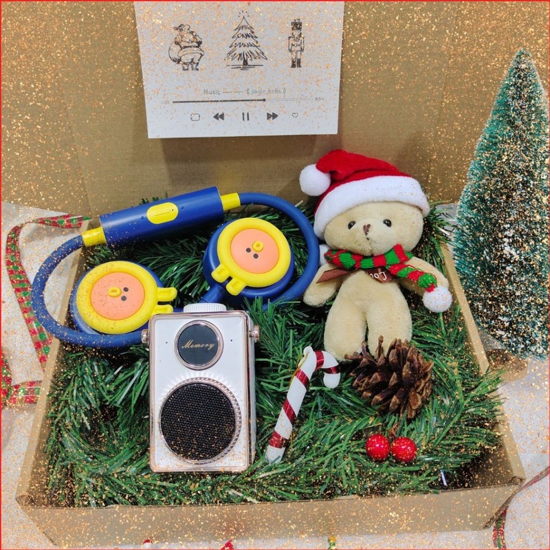 Christmas 2023: Frosty Winter Gift Box Retro Camera (Nationwide Delivery)