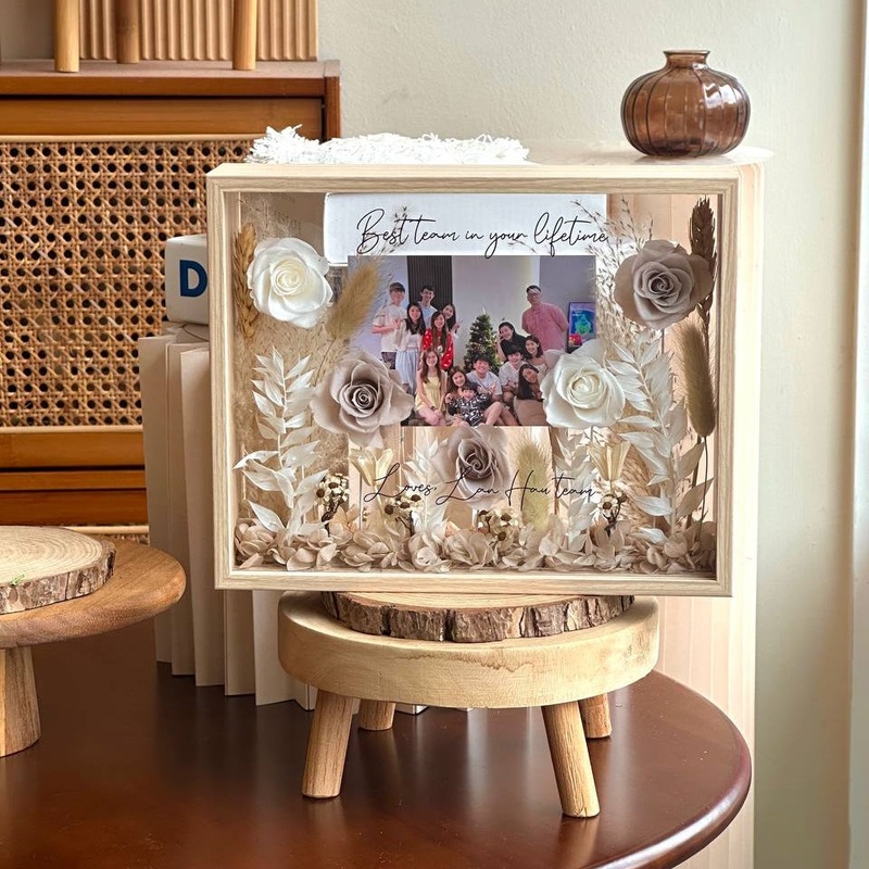 Corinne Preserved Flower Frame (Klang Valley Delivery)
