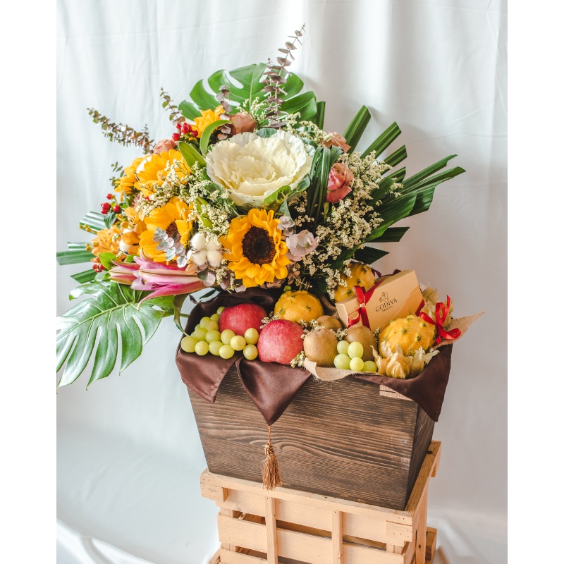 Regalia – Luxury Fruit Basket with Godiva Chocolate (XXL Size) (Klang Valley Delivery)