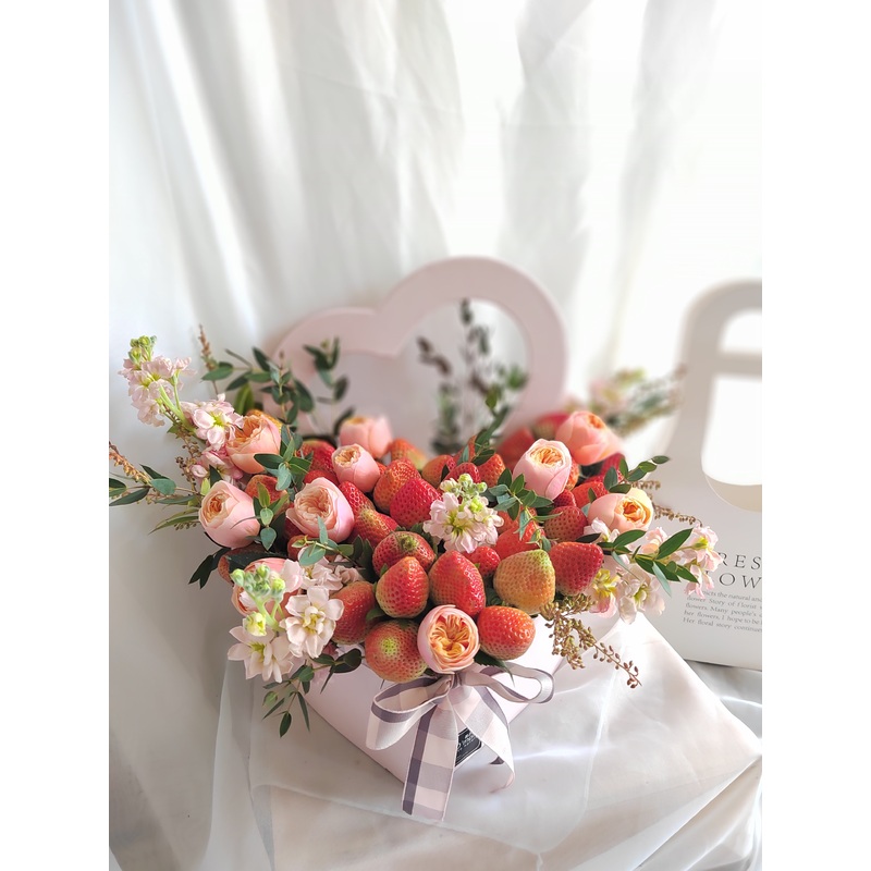Strawberry Love Gift Box (Negeri Sembilan Delivery Only)