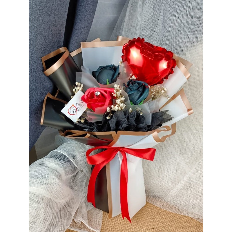 Black & Red Soap Rose With Mini Balloon Bouquet (Artificial Flower) |  (Klang Valley Delivery)