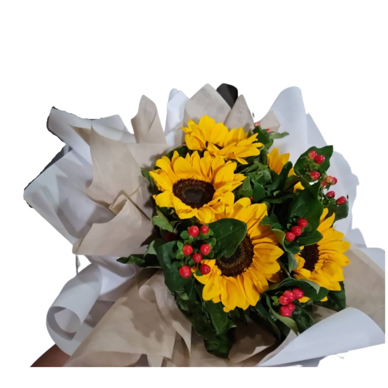 [Fresh Flower] Classic Sunflower + Berry Bouquet (Klang Valley Delivery Only)