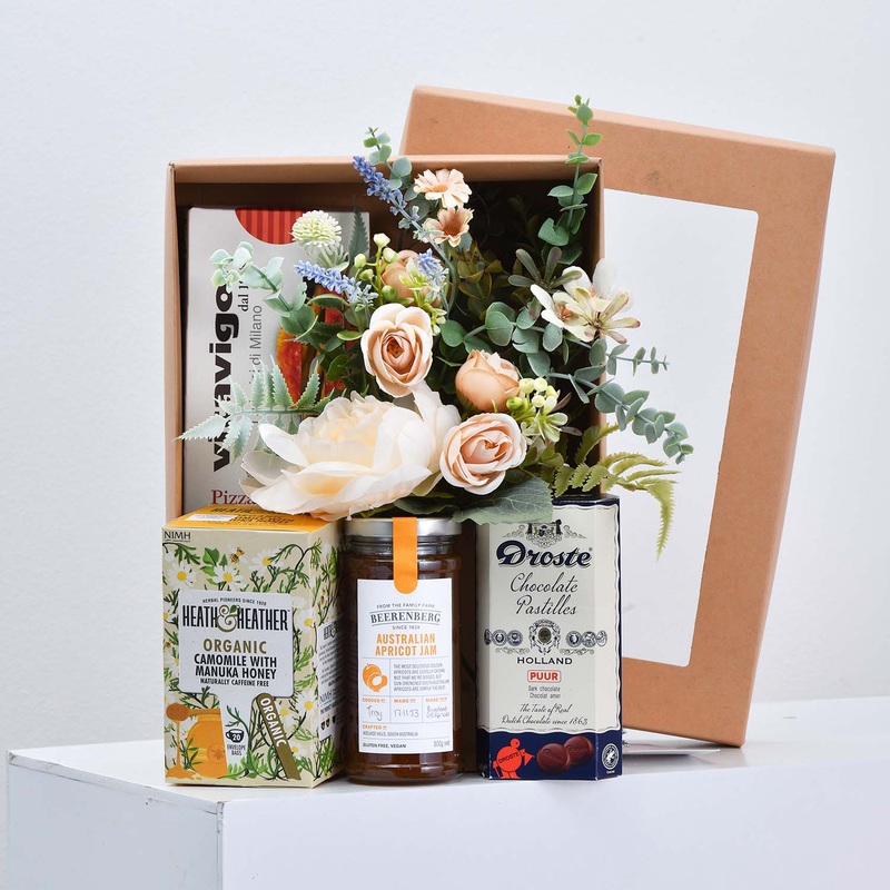 A Sweet Surprise Gift Box (Klang Valley Delivery Only)